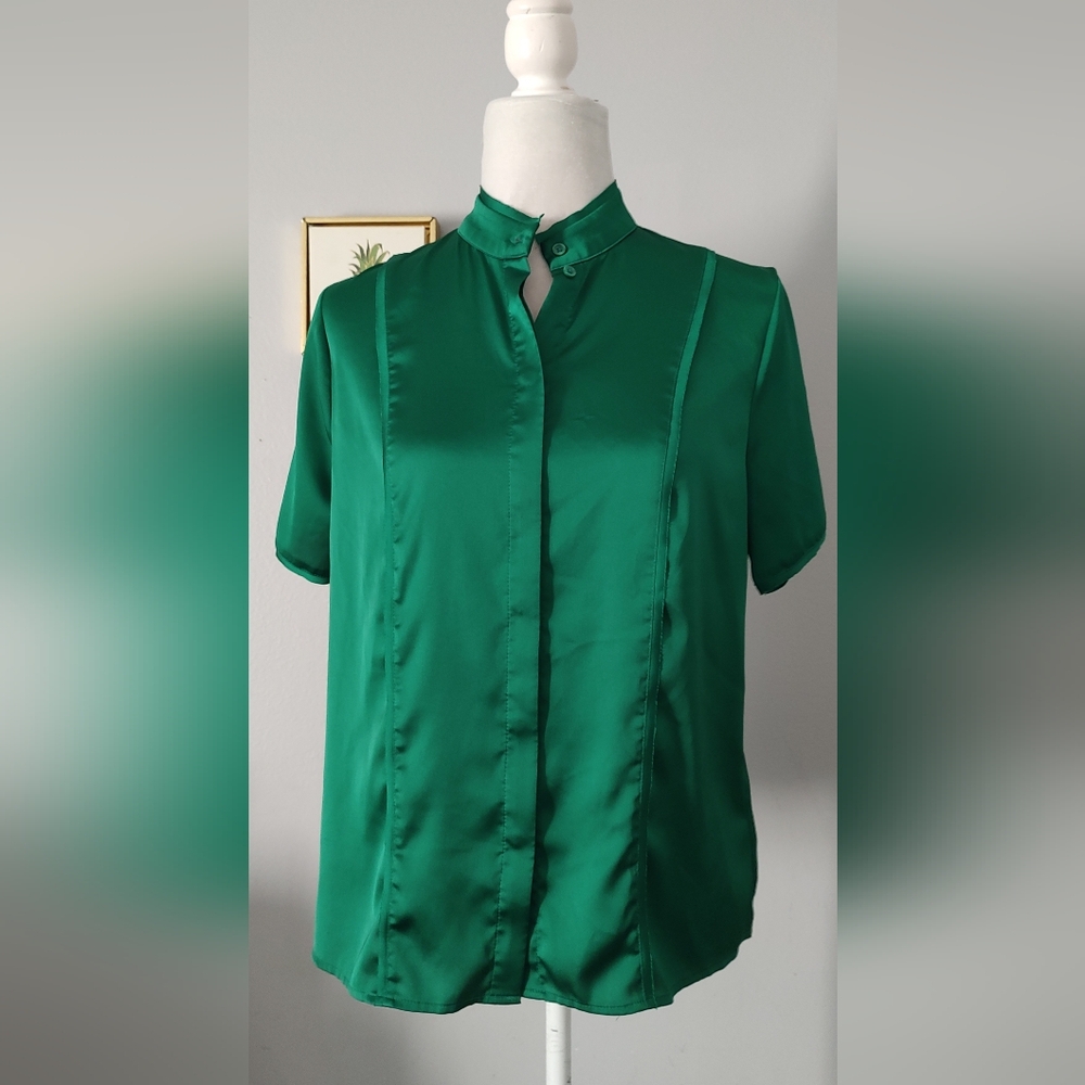 Top Blouse Worthington Color Green Size Small Style Silk Buttons Front